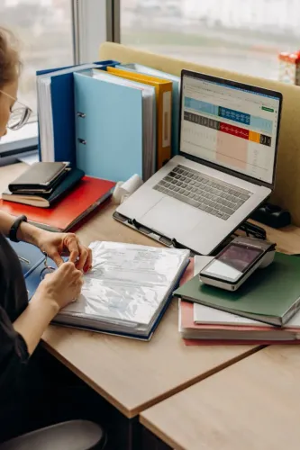 Auxiliar Administrativo Feminino