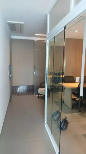 Sala com 60m² pronta, com ar condicionado, mobiliada, Boa Viagem, ao lado do shopping Reci