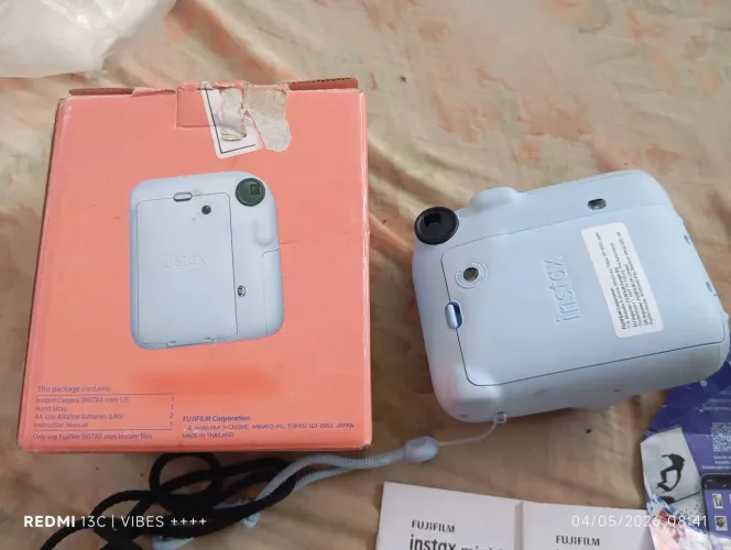 Camera fotográfica instax 12 + 3 filmes 50 reais cada