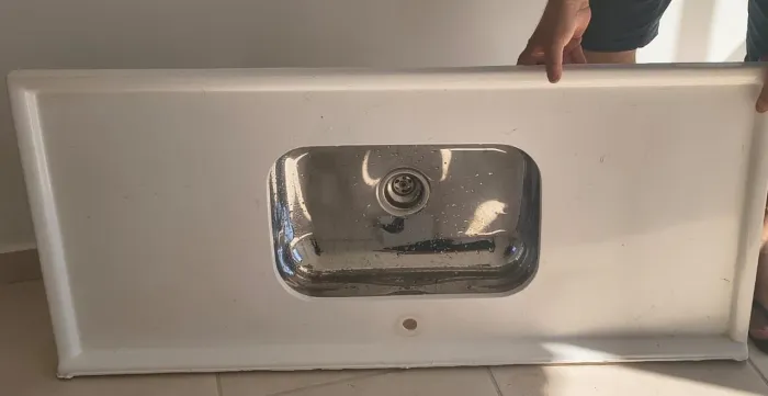 Pia de mármore sintético com cuba de aço inox embutida 120x53<br>250,00<br>Passo cartão