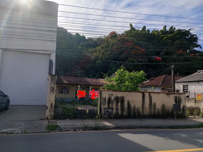 Terreno com 2 casas geminadas