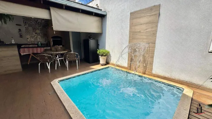 Casa com Piscina Aquecida à Venda 3 Quartos | 1 Suíte | 03 Vagas de Garagem | Bairro Mari