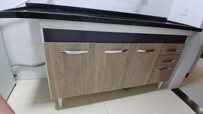 Vendo gabinete de cozinha com pia