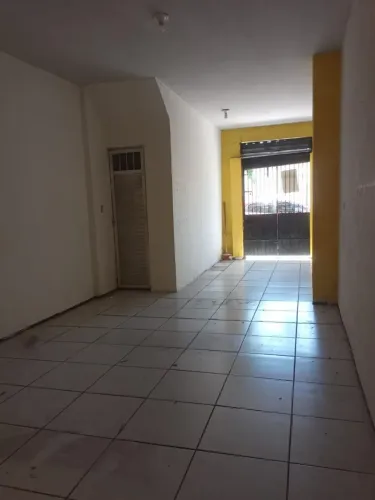 Alugo ponto comercial em Messejana prox. Shopping.