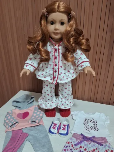 Boneca ruiva american gilr com roupinhas
