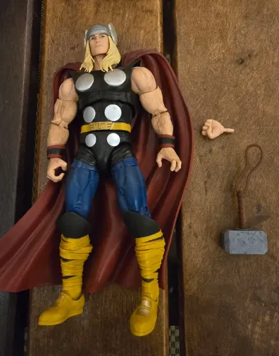 Hasbro Marvel Legends 80TH - Thor