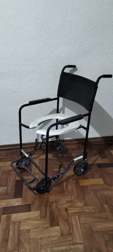 Cadeira de banho excelente estado apenas retirada no centro de Diadema