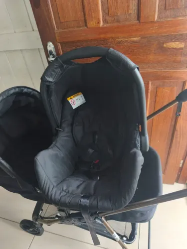 Vendo carrinho de bebê + bebê conforto