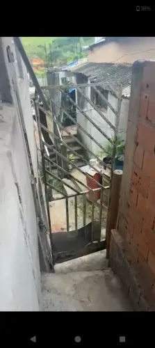 CASA A VENDA EM LOTE FAMÍLIAR