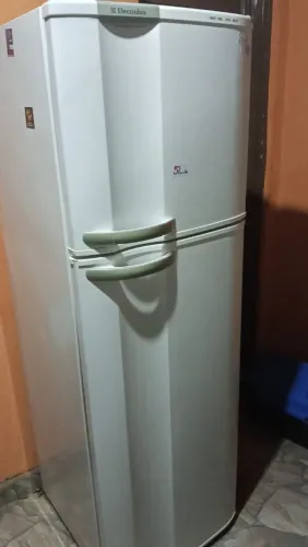 Geladeira frost free Electrolux 220V