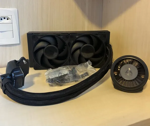 Water Cooler Arctic Liquid Freezer III Pro 240mm ? Novo na Caixa