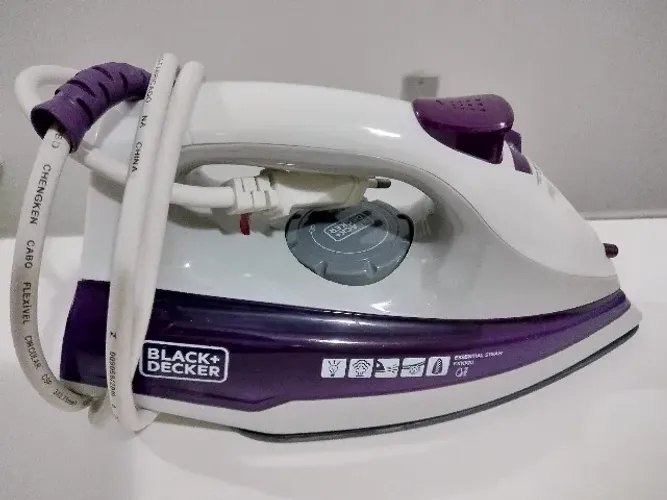 Ferro de passar roupa a vapor BLACK+DECKER 220V modelo FX1000-BR