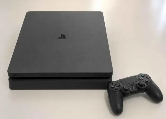 PS4 Slim + 1 Controle 10 Jogos + Todo os Cabos