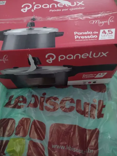 Estou vendendo uma panela de pressão nova comprei dia 8 de junho, motivo, minha mãe idosa,