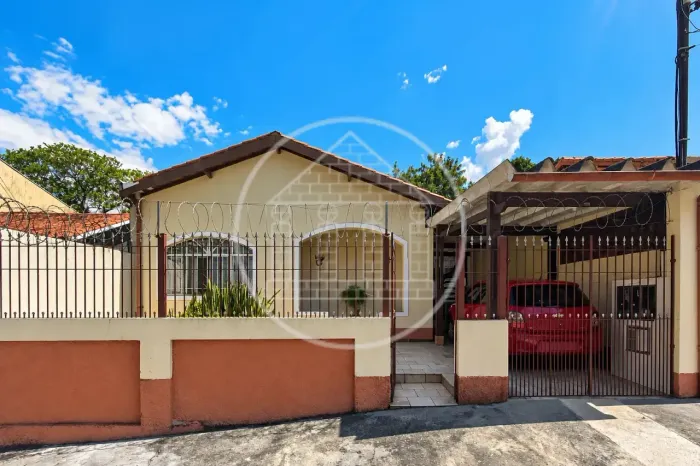 Casa de Fundos, com suite e Cozinha Americana, para locação na Cidade Dutra