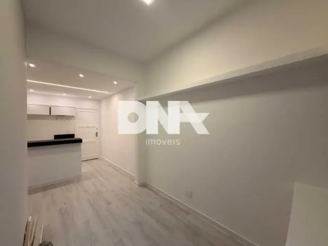 Kitnet/Conjugado : / Residencial / Botafogo