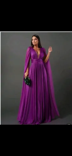 Vestido de madrinha de casamento roxo. 