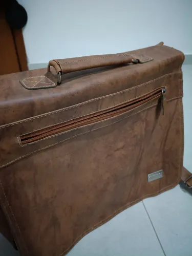 Bolsa em couro legítimo