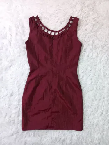 Vestido Feminino Vinho Com Detalhe Vazado P