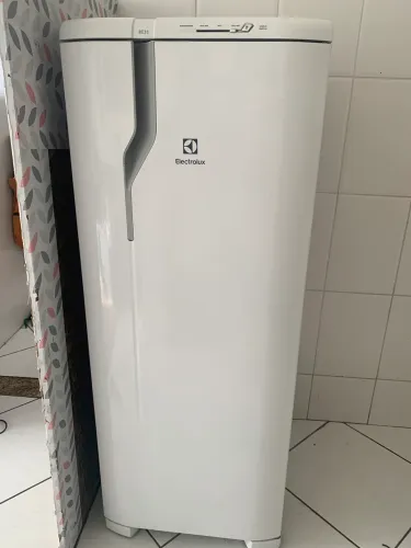 VENDO GELADEIRA 400 REAIS 