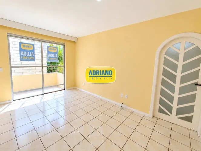 Apartamento com 3 dormitórios para alugar, 78 m² por R$ 3.061,39/mês - Capoeiras - Florian