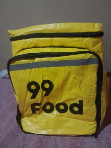 Vendo essa bag da 99 nova zerada