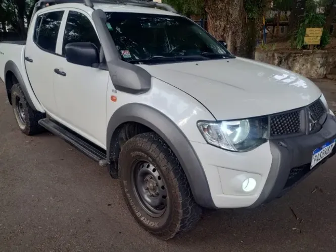 Mitsubishi L200 Triton Savana 3.2 CD TBI Dies. Mec. 2017