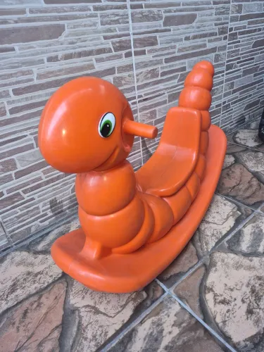 Gangorra minhoca balanço