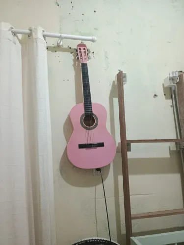 Vende se um violao