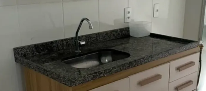 Pia de granito da cozinha