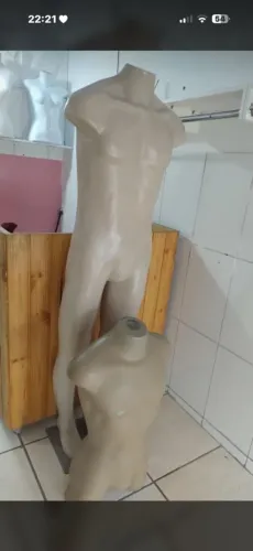 Manequins e araras 
