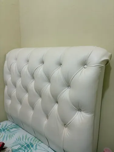 Cabeceira Estofada para Cama de Solteiro - Branca Capitonê