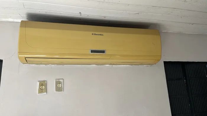 Vendo 3 aparelho de ar condicionado.