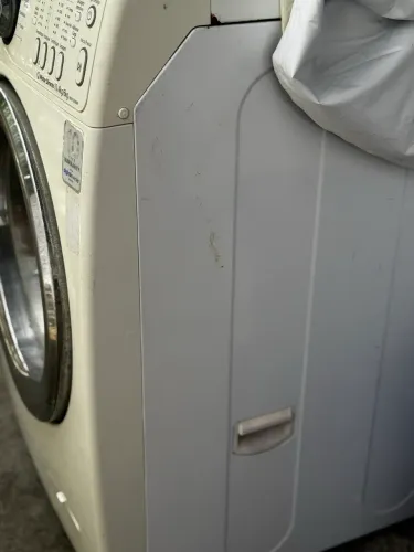 Máquina de lavar lava e seca