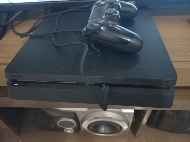 Playstation 4 slim