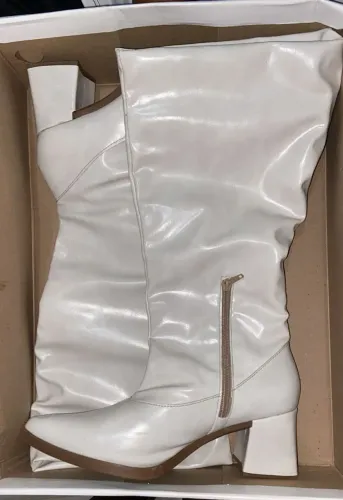 Vendo está bota usada uma vez