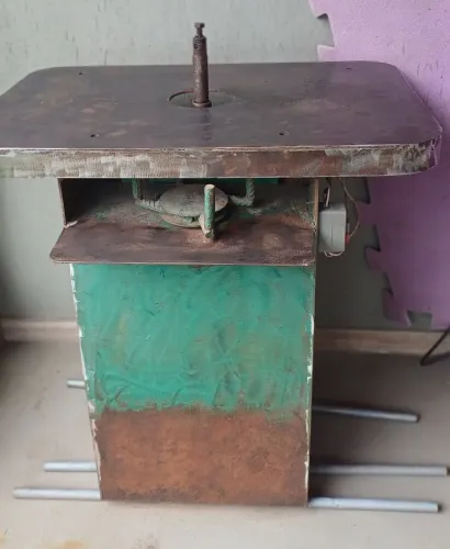 Vendo Tupia de Bancada 220 V em Ferro, completa, pronta para uso em marcenariaia