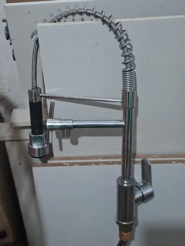 Torneira Gourmet Flexível para Cozinha Cromada - R$ 250
