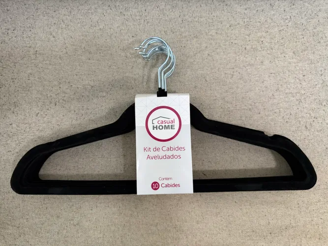 Kit de 10 cabides aveludados pretos