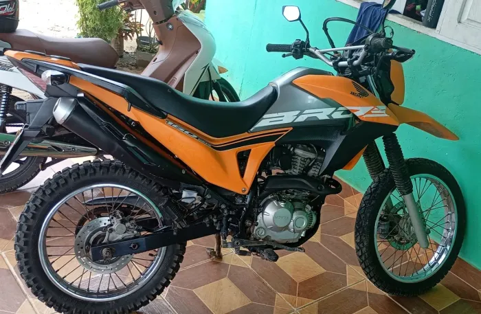 Vende-se Bros 160 - R$ 14 mil 