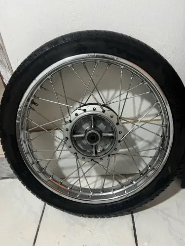 Rodas , aro pneu , jante enrraiada do jeito que tá completa