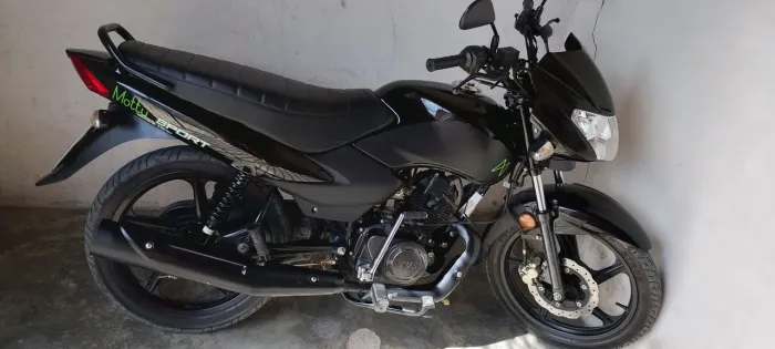 Troco essa mottur semi nova, em carro ou repasse!