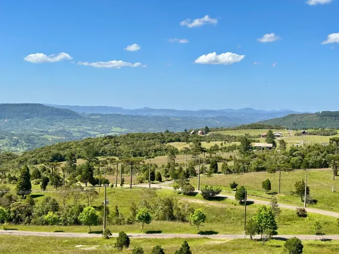 UM REFÚGIO ENTRE O CÉU E AS MONTANHAS.