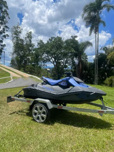 Sea-Doo Spark 2023 - 3 HORAS + Carretinha com Rodas Volcano Aro 18