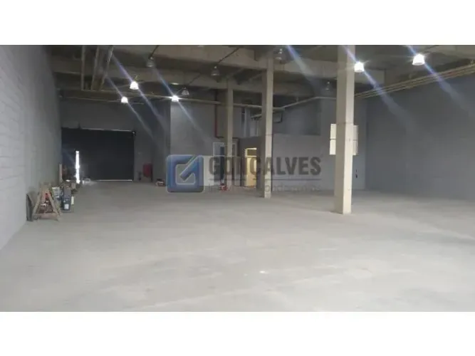 Prédio Comercial à venda em Vila Luzita, Santo André 1.819 m² de área interna, 810 m² de