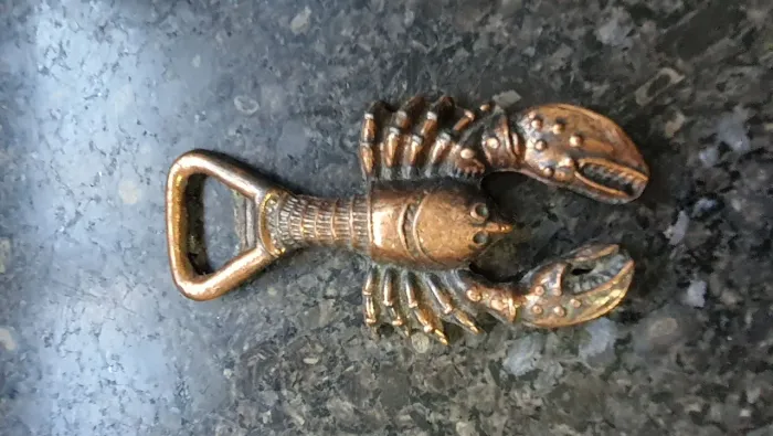 Abridor em formato de lagosta em metal