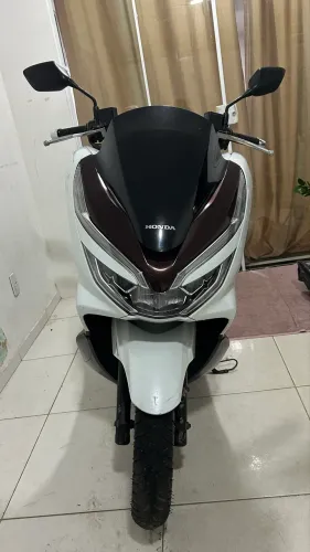 Vendo PCX DLX super conservada- chave presencial a top de linha
