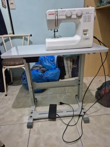 Máquina de costura janome 2008