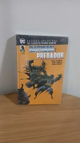 HQ Batman vs Predador, capa dura