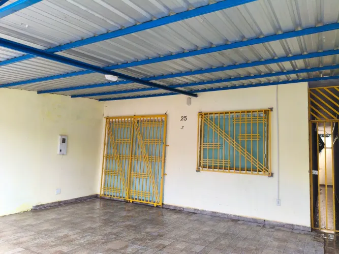 VENDO CASA EM RESIDENCIAL FECHADO